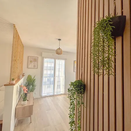 Avec Terrasse Et Parking A Saint-raphael