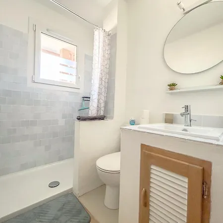 Apartament Avec Terrasse Et Parking A Saint-raphael *